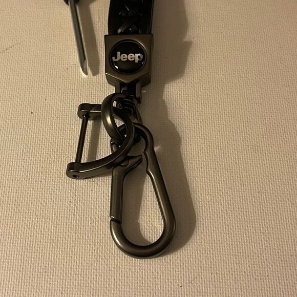 Jeep Logo Key Fob Keychain in Black Leather NWT - Picture 3 of 5